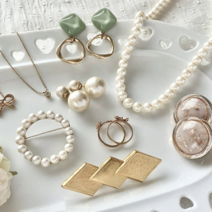 イミテーションアクセサリーの画像